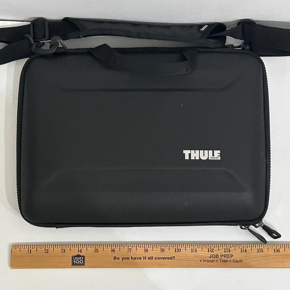Thule Gauntlet 4.0 MacBook Pro Attache 15 Black Hard Shell Laptop Case TGSE-2357